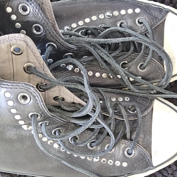 Shoe - Picture 3 of 10